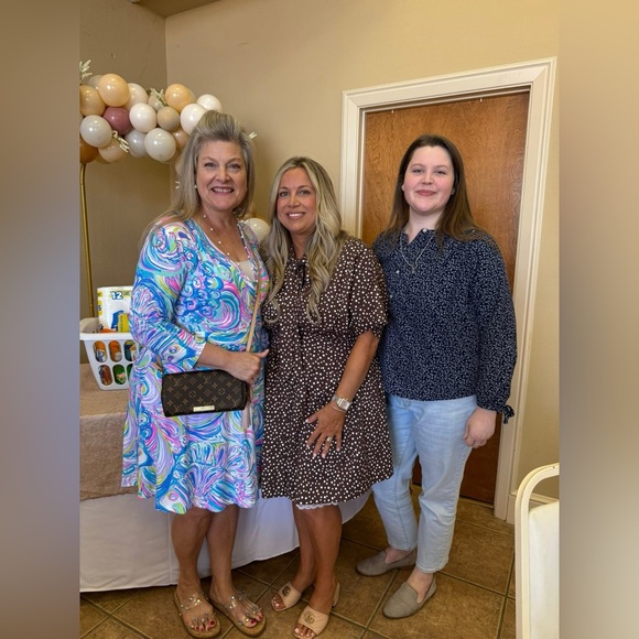 Meet your Posher, Stacy - Picture 7 of 9